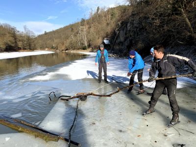 Společné úsilí bidlařů a kovbojů vede k definitivní záchraně